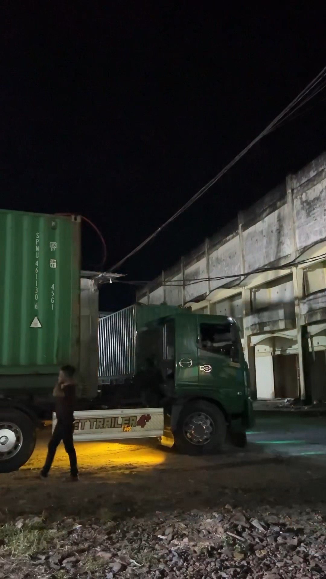 Stiffing Container